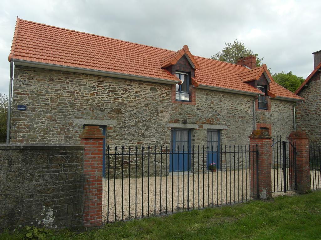 Les Hirondelles De La Baie Villa Vains Bagian luar foto